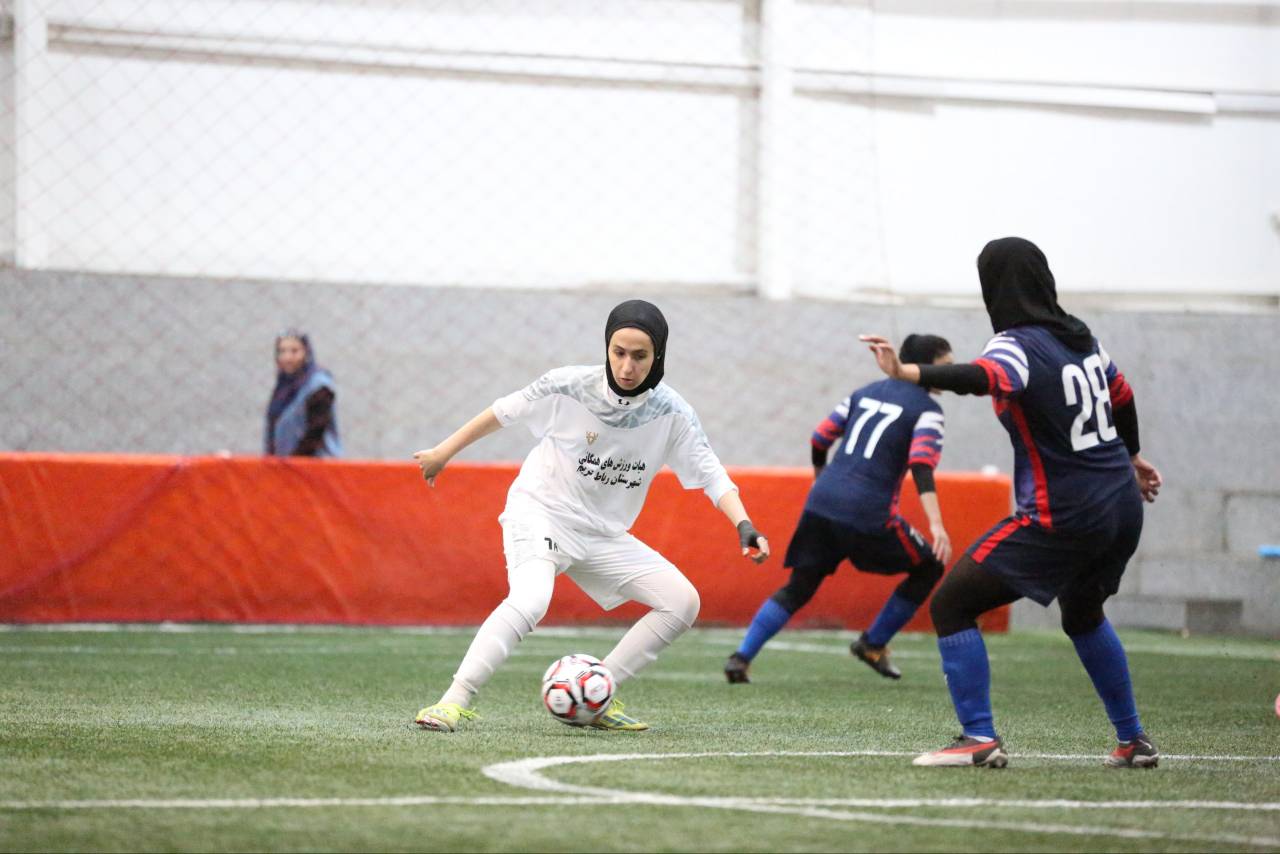 پیگیری دور نهایی لیگ‌ برتر مینی‌فوتبال بانوان در تبریز با رقابت ۶ تیم/ از صدرنشینی فارسان تا باخت‌های مدعی عنوان قهرمانی